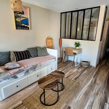Carquediem - Close To Amenities